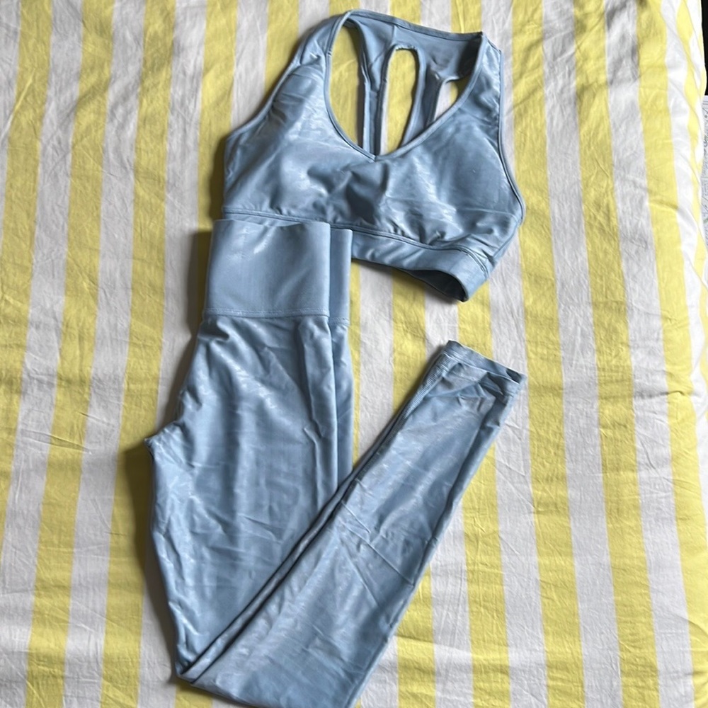 Carbon38 workout set